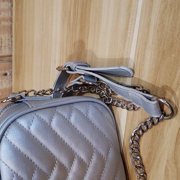 Badgley Mischka NWT Silver Metallic Grey Crossbody Bag - Picture 3 of 8